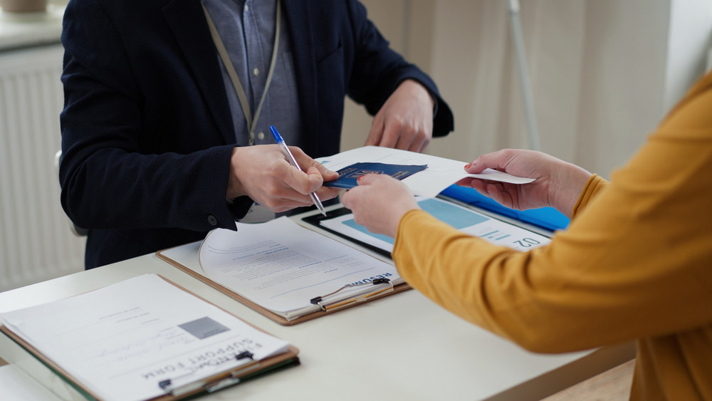 The Benefits of Becoming a U.S. Citizen vs. Remaining a Permanent Resident